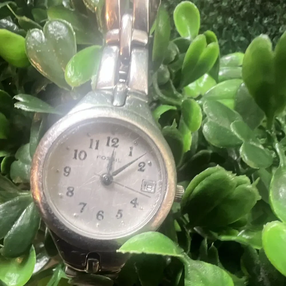 Fossil Women’s Quartz Analog Date Watch Silver Dial Steel Bracelet 30m